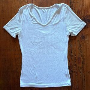 White Ribbed Short Sleeve T-Shirt Size Medium V--Neck